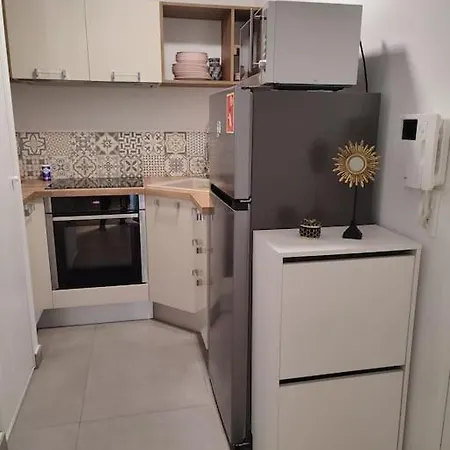 Flat Next To Paris With Garden